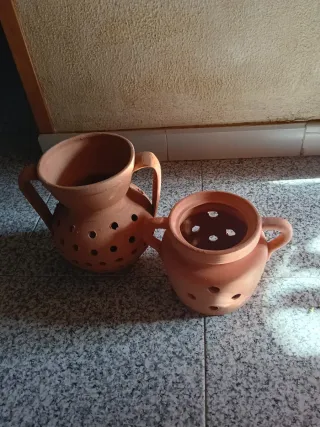 Asador Castañas/Maceta Barro..21 X 13,, 14 X 11cen