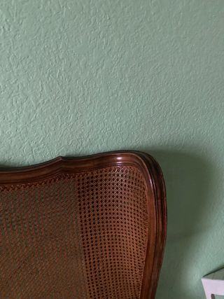 Cabecero de madera con rejilla