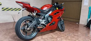 Yamaha R6 Sportbike Roja