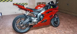 Yamaha R6 Sportbike Roja
