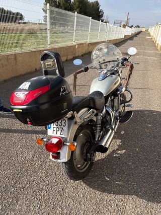Moto Cruiser Plata y Negra