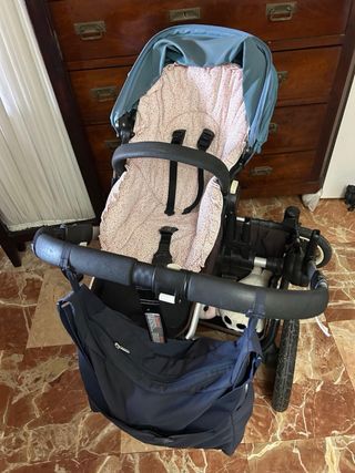 Bugaboo Donkey: 2 capazos y 2 sillas.