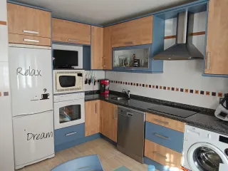 Cocina completa madera y azul