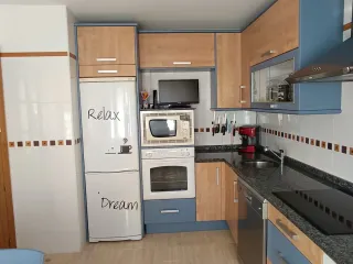 Cocina completa madera y azul