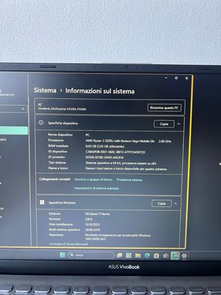 ASUS VivoBook 15" Ultra Sottile Win 11 SSD 256GB