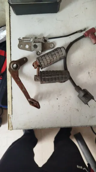 Cerradura sillón reposapiés Honda NSR 74
