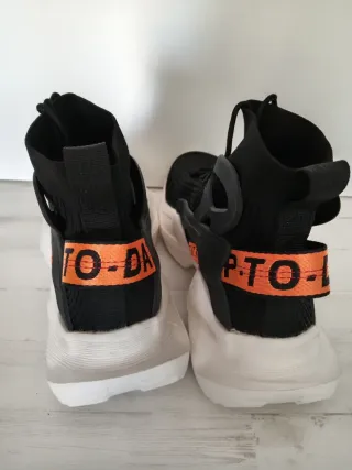 Zapatillas Urban T43 Negras Naranja