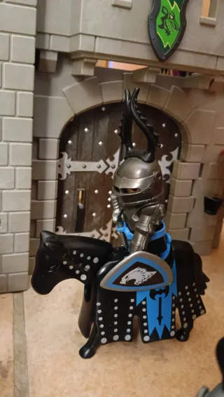 Castell playmobil amb figures i accesoris. Castill
