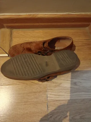 Zapatos de ante con hebillas