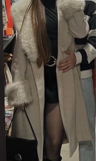Abrigo beige con pelo