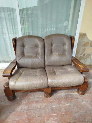 Sillón de cuero y madera