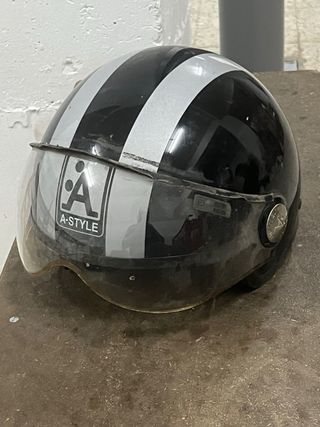 Casco Moto Scooter Negro y Plateado. Talla 59 xl