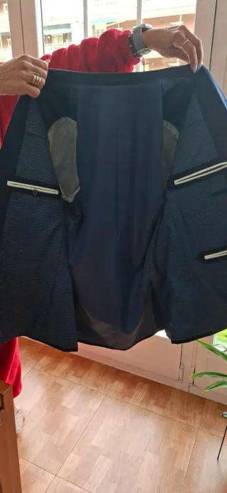 Traje de cuadros azul y gris