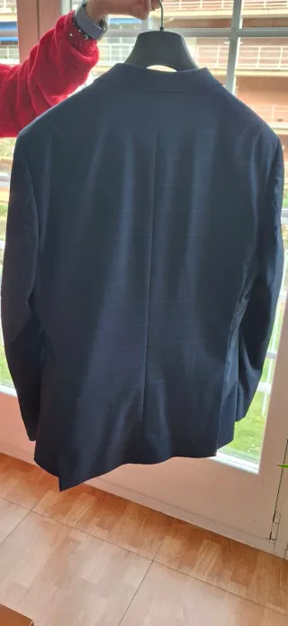 Traje de cuadros azul y gris