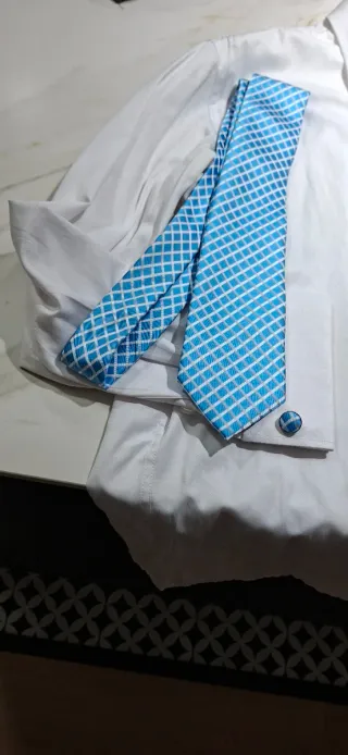 Traje de cuadros azul y gris