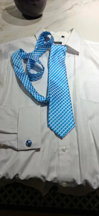 Traje de cuadros azul y gris