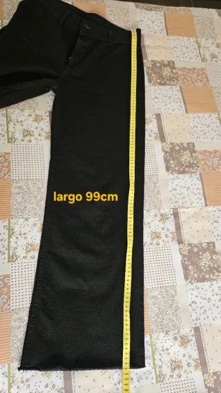 Pantalón vaquero negro flare