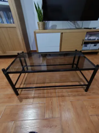Mesa centro cristal ahumado y metal negro