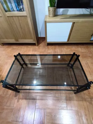 Mesa centro cristal ahumado y metal negro