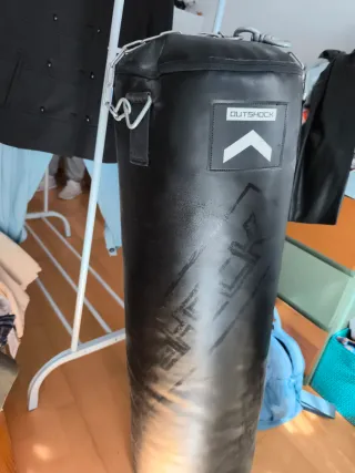 Saco de boxeo negro outshock alto 110cm 20 kg