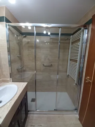 Reformas de baño,¡Sustituye tú bañera por ducha!