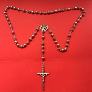Rosario grande plateado con estuche