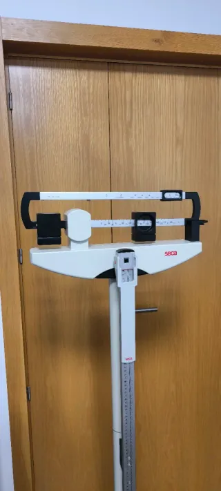 Balanza SECA con tallímetro