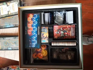 Infinity Defiance Core Box + Expansiones