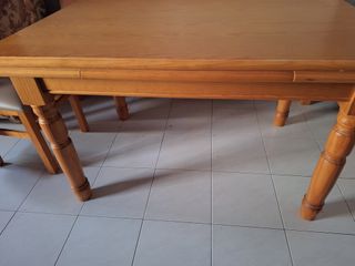 Mesa de comedor de madera maciza