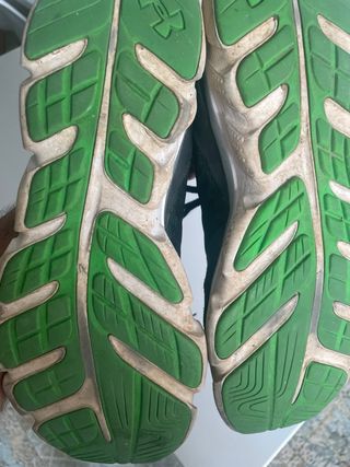 Zapatillas Under Armour Negras y Verdes