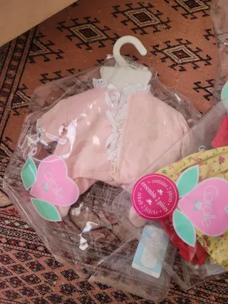 Muñeca Corolle con cama y vestidos