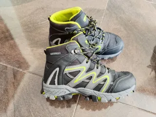 Zapatillas niño impermeables gris/verde