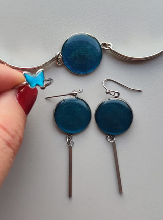 Conjunto de joyería en resina diseño elegante azul