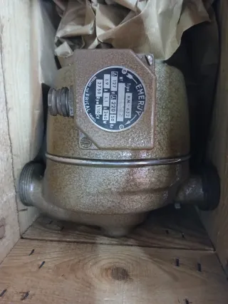 Bomba de agua antigua EMERJY HM-632