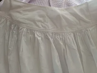 Enagua antigua de algodón con encaje