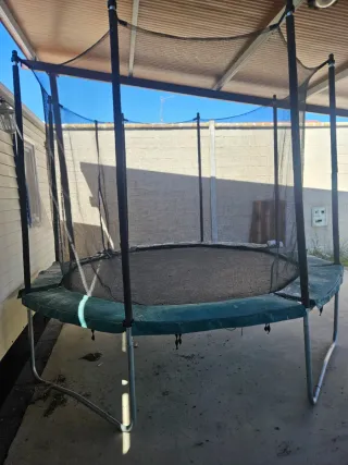 Piscina y Cama Elástica