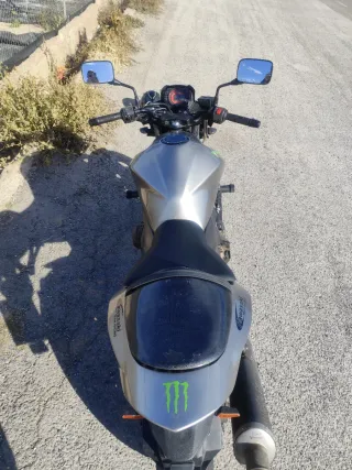 Kawasaki Z750 Naked Gris 2005