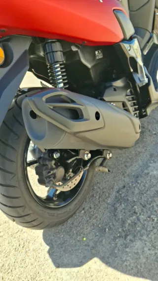 Yamaha Nmax 125 Roja y Negra