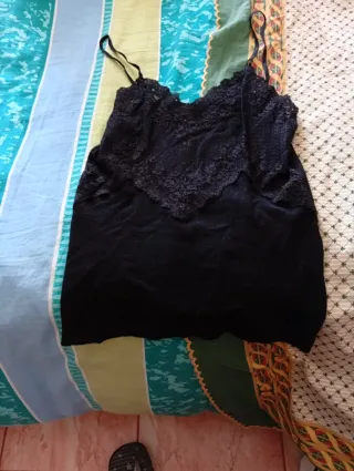 Sottogiacca nero con pizzo