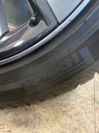 Llantas Tesla 18 con Neumáticos Pirelli