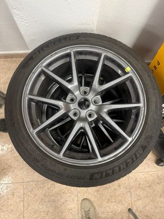 Llantas Tesla 18 neumáticos michelin pilot sport