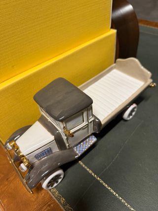 Figura Coche Porcelana Vintage