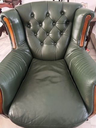 Sofá y sillón de piel en color verde