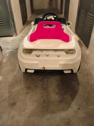 Coche eléctrico infantil blanco