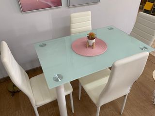 Mesa de Comedor de Cristal + 4 Sillas de Piel Sintética (110*70)