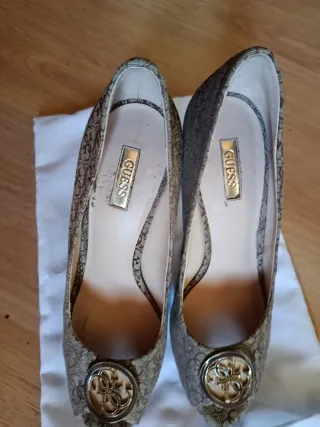 Zapatos Guess Mujer Marrones y Dorados