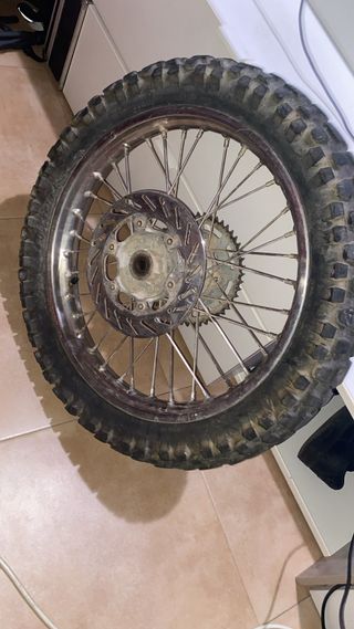 Llanta Beta con disco y piñón