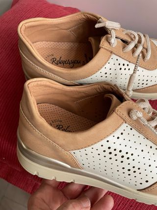 Zapatos de piel beige, refuerzos en color tostado