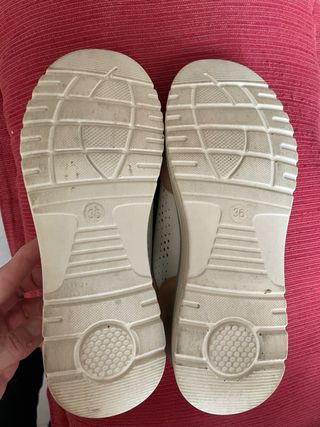 Zapatos de piel beige, refuerzos en color tostado