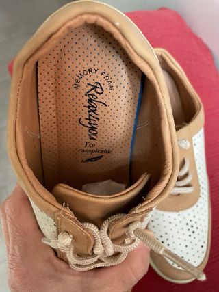 Zapatos de piel beige, refuerzos en color tostado